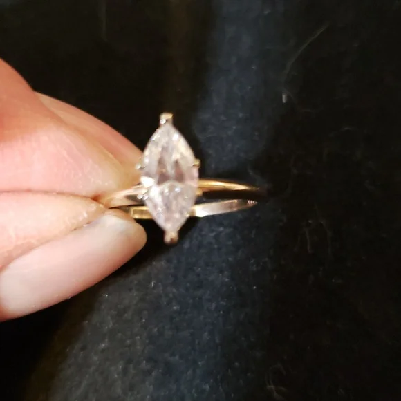 14k Yellow Gold, Marquis cut Cz, Aprox 1.75 Ct, Aprox Size 6 - Picture 5 of 7